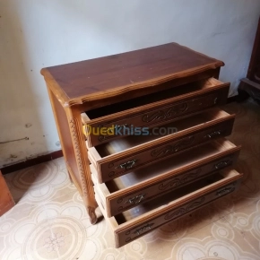 Commode en bois rouge sculpté à vendre | Oran - Algérie | Dir L’affaire