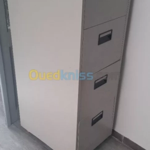 Armoire avec roues | Alger - Algérie | Dir L’affaire