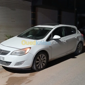 Opel Astra 2012 | Ouargla - Algérie | Dir L’affaire